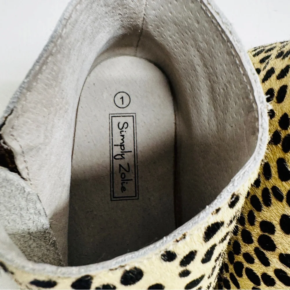 Simply Solie girls animal print flats boot size 1 NWOT